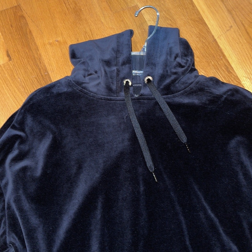 Calvin Klein Sweatshirt - Picture 2 of 2